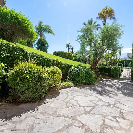 Garden-level In Bourgeois Near Croisette & Beaches